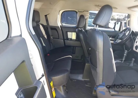 2013 Toyota Fj Cruiser z USA, uszkodzony, nr VIN JTEBU4BF2DK150736